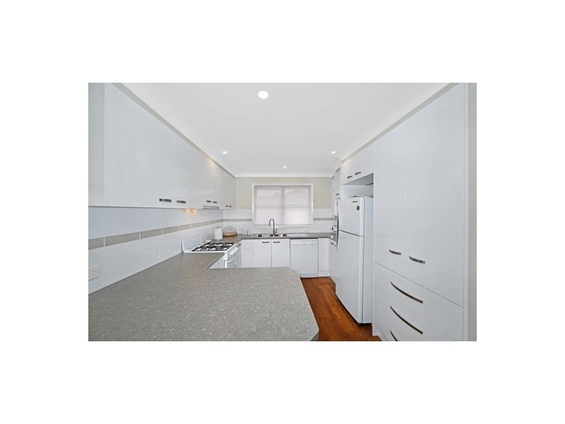 555 The Entrance Road, Bateau Bay NSW 2261