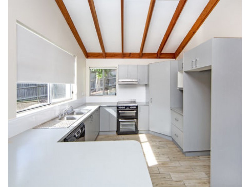 Rear Townhouse 6 Yumbool Close, Forresters Beach NSW 2260