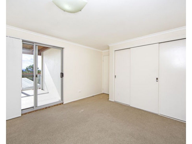 Rear Townhouse 6 Yumbool Close, Forresters Beach NSW 2260