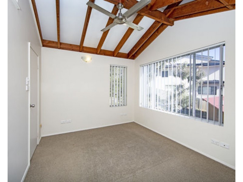 Rear Townhouse 6 Yumbool Close, Forresters Beach NSW 2260