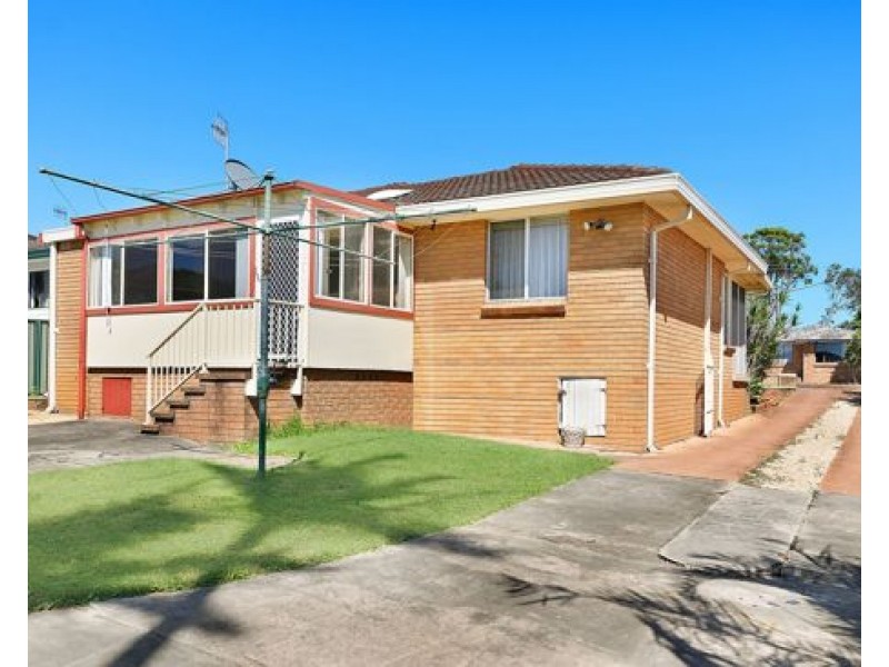 34 Dampier Boulevard, Killarney Vale NSW 2261