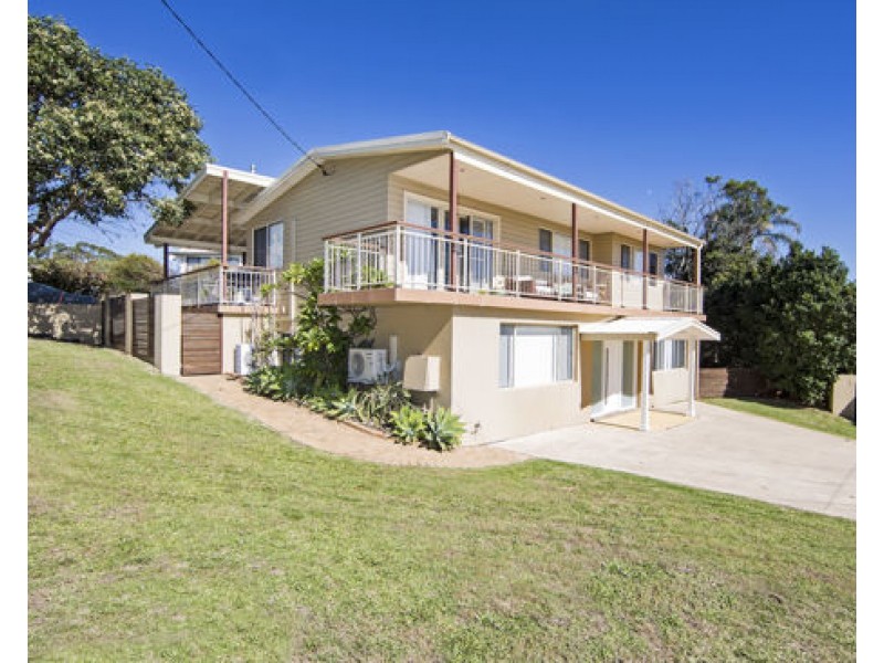 106 Downstairs Lowanna Avenue, Forresters Beach NSW 2260