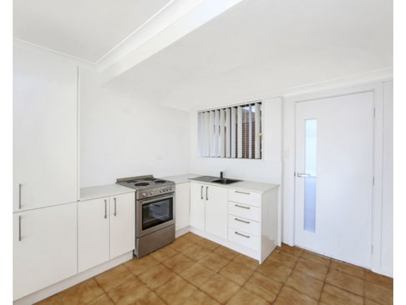 106 Downstairs Lowanna Avenue, Forresters Beach NSW 2260