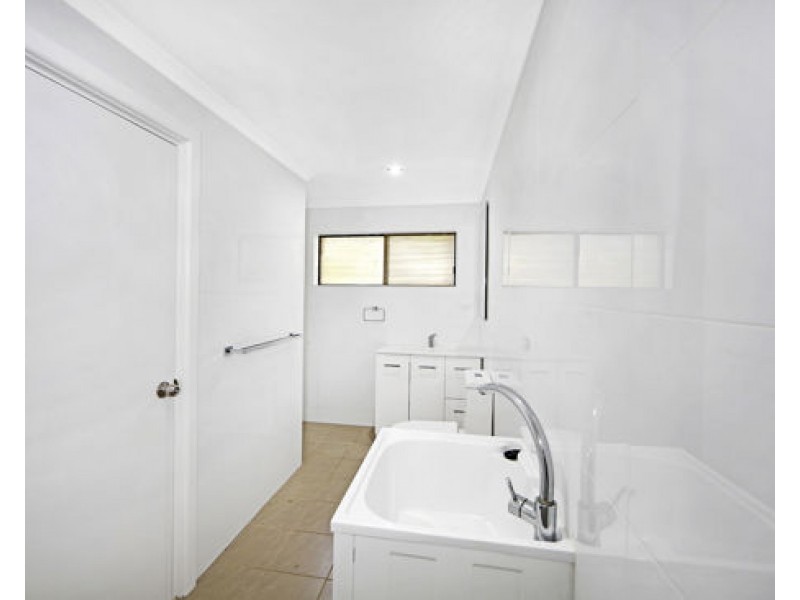 106 Downstairs Lowanna Avenue, Forresters Beach NSW 2260