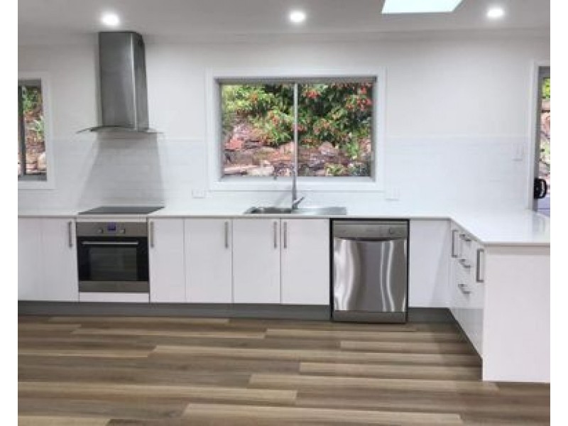 8 Arthur Place, Forresters Beach NSW 2260