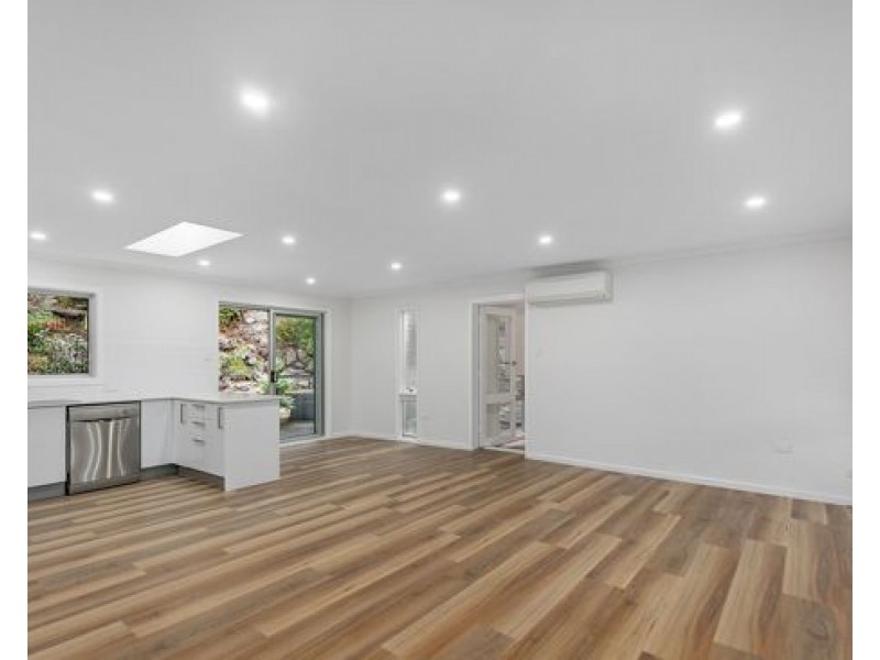 8 Arthur Place, Forresters Beach NSW 2260