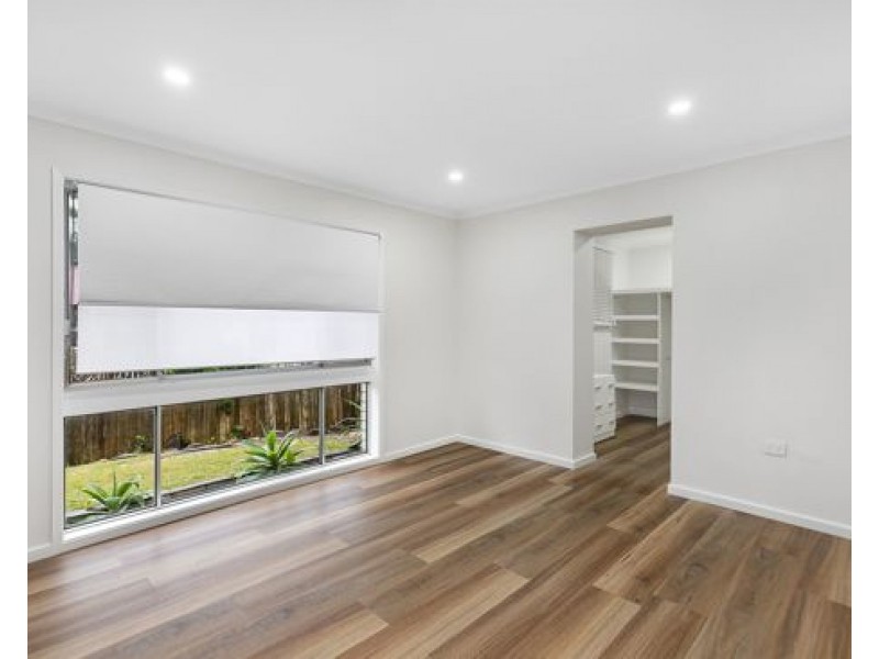 8 Arthur Place, Forresters Beach NSW 2260