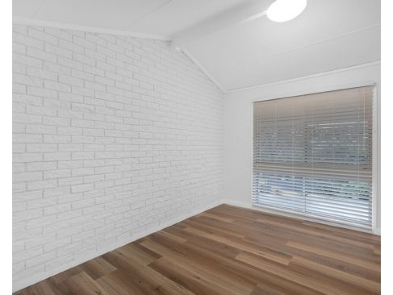 8 Arthur Place, Forresters Beach NSW 2260