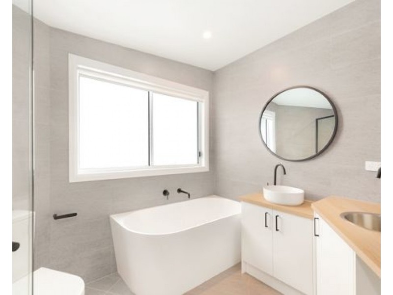 5a Jubilee Parade, Berkeley Vale NSW 2261