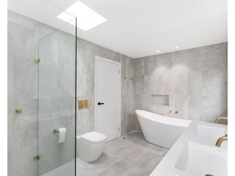 24 Forresters Beach Road, Forresters Beach NSW 2260