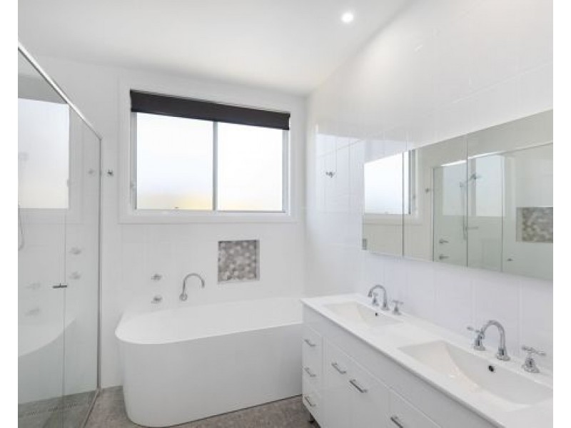 10 Laguna, Berkeley Vale NSW 2261