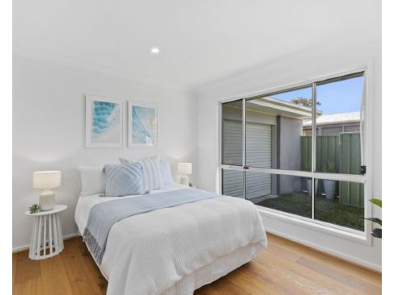 102A Kathleen White Crescent, Killarney Vale NSW 2261