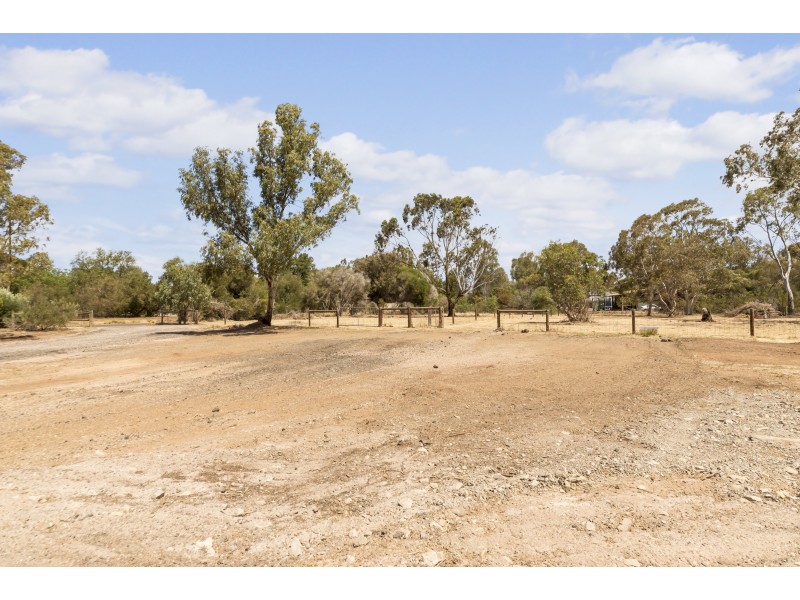 2 Connell Vale Road, Lewiston SA 5501