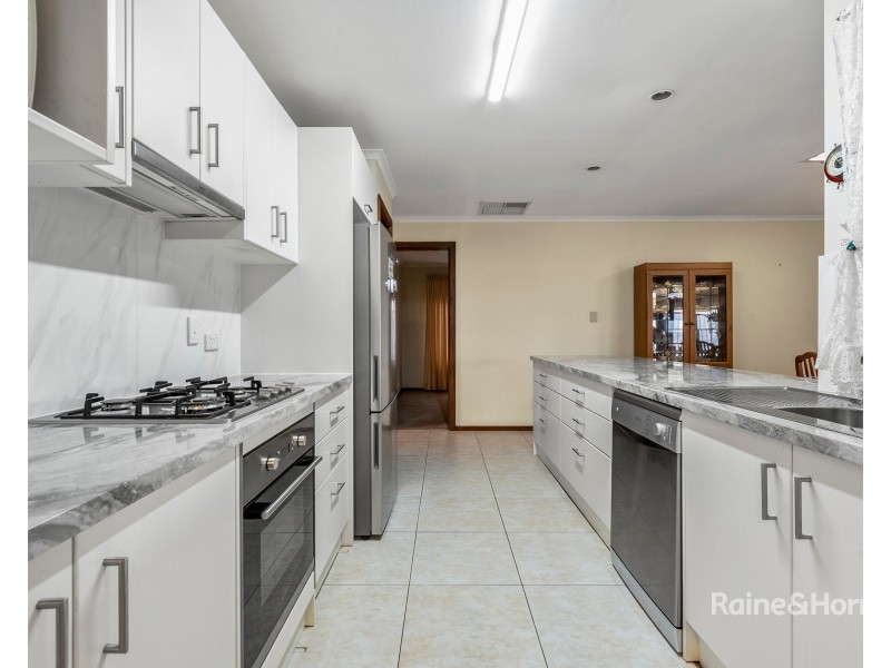 8 Rau Avenue, Evanston SA 5116