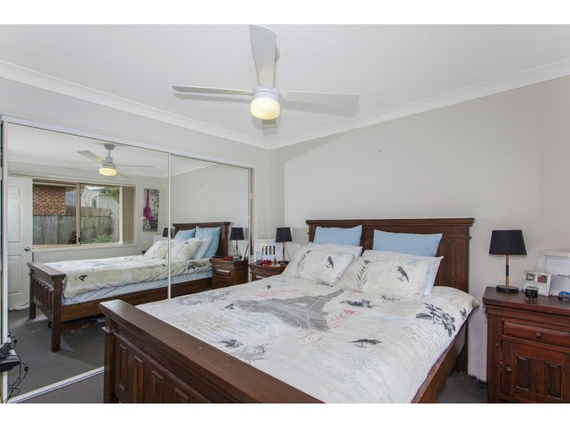 2/5 Aurora Place, Bateau Bay NSW 2261
