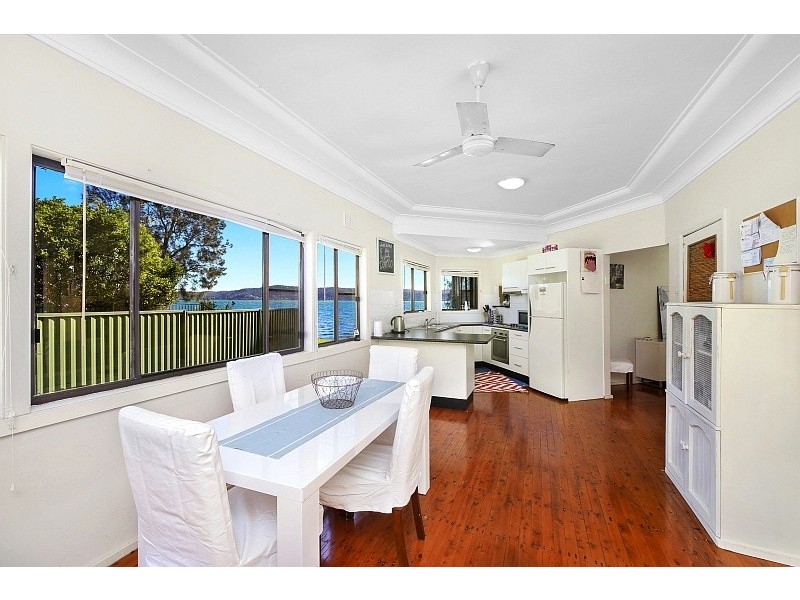 319c Avoca Drive, Green Point NSW 2251