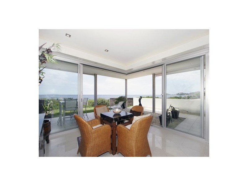 2/17 Calais Road, Wamberal NSW 2260