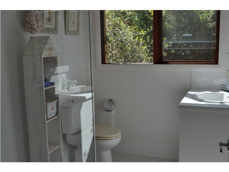 14 Lake St, North Avoca NSW 2260