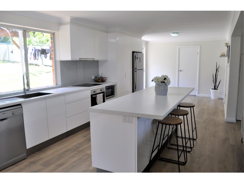 33 Belford Ave, Bateau Bay NSW 2261