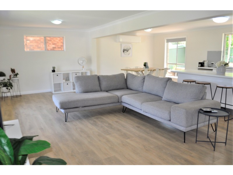 33 Belford Ave, Bateau Bay NSW 2261