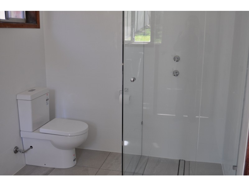 33 Belford Ave, Bateau Bay NSW 2261