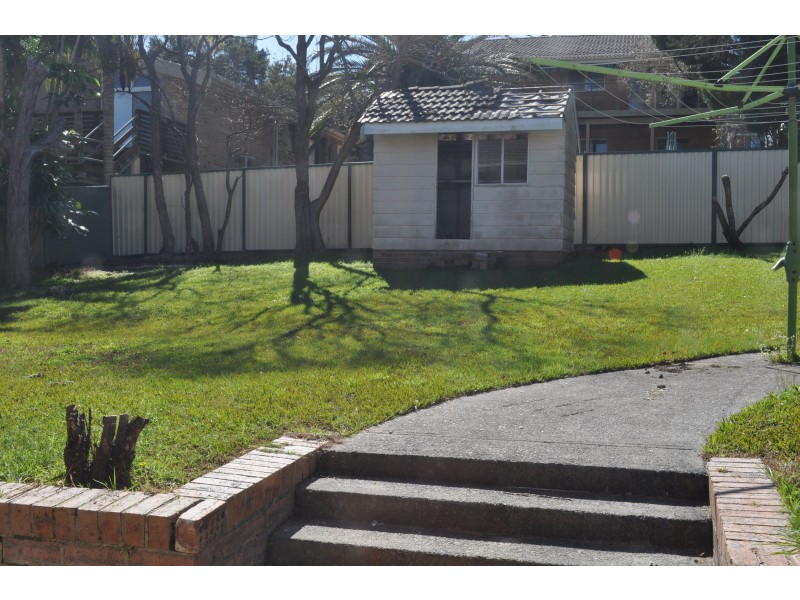 33 Belford Ave, Bateau Bay NSW 2261