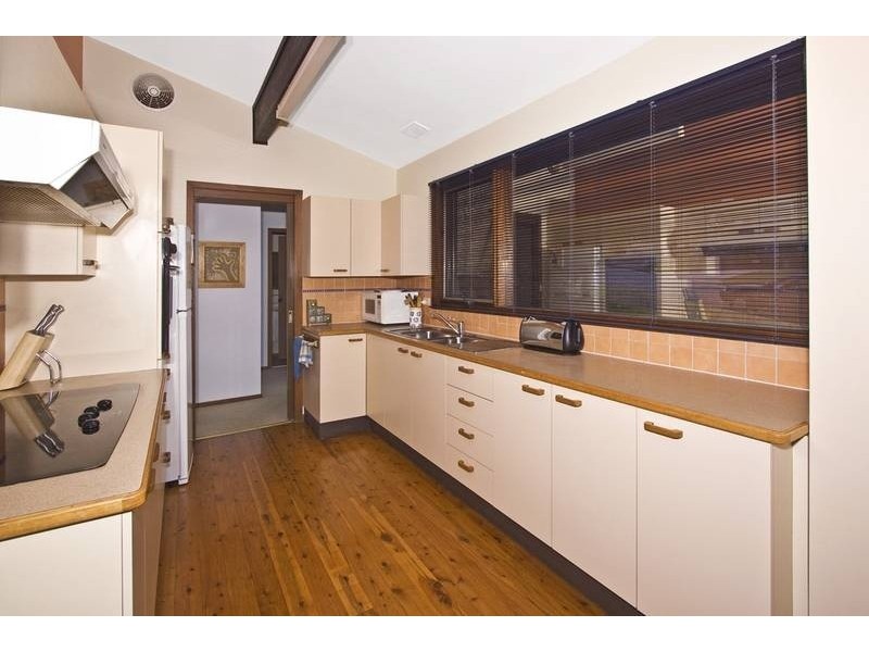 30 Benwerrin Rd, Wamberal NSW 2260