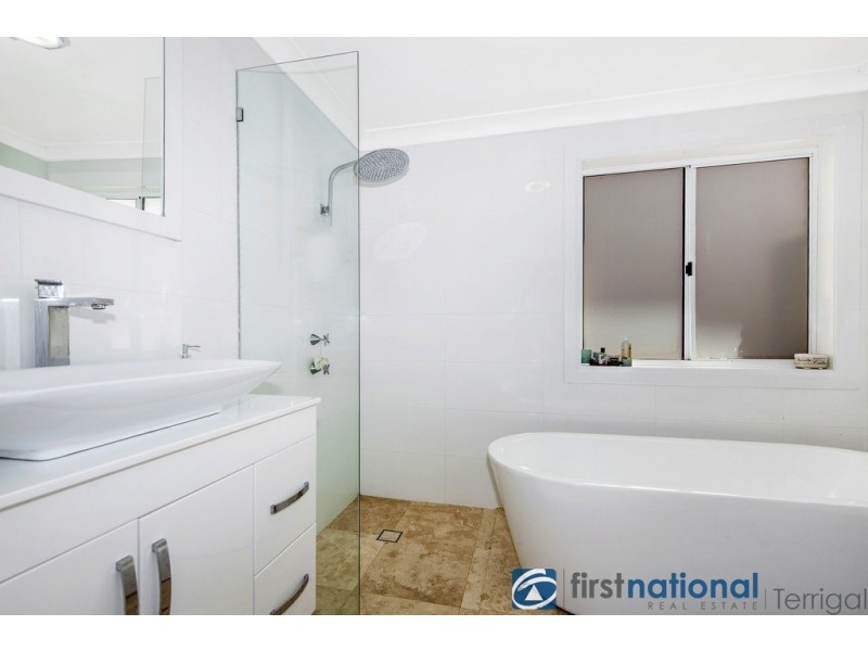 5 Boos Road, Forresters Beach NSW 2260