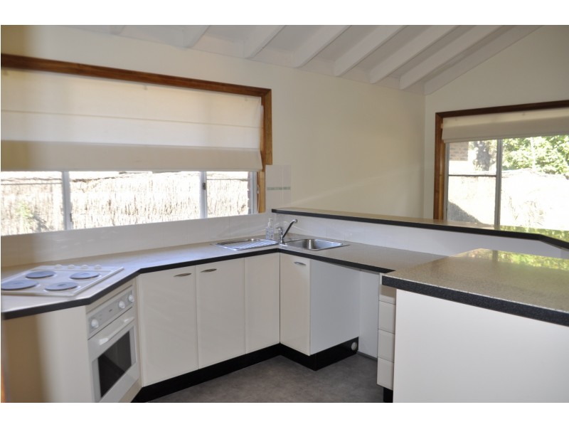 1 Lake St, North Avoca NSW 2260