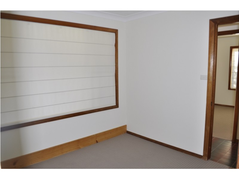 1 Lake St, North Avoca NSW 2260