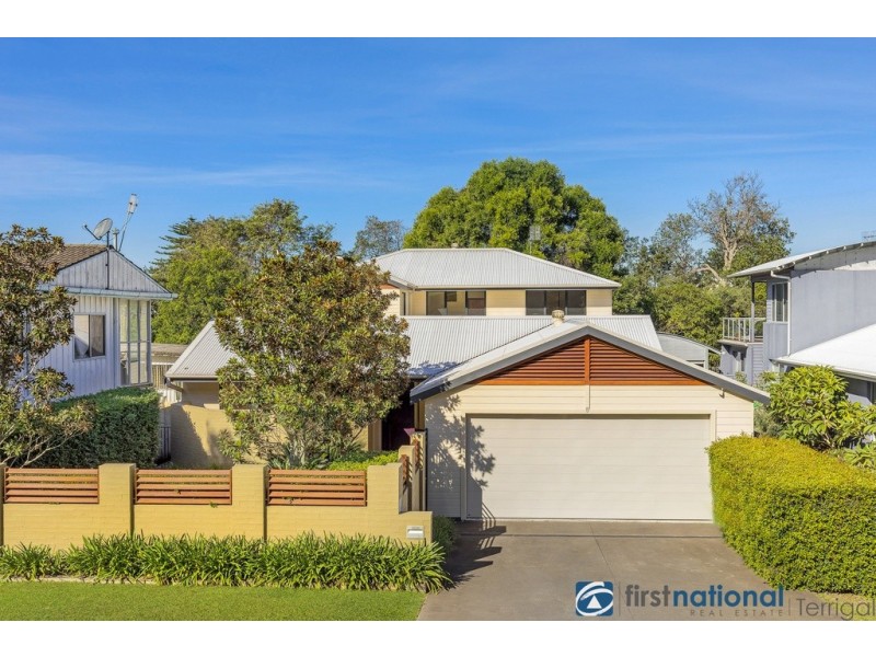 8 Elgata Avenue, North Avoca NSW 2260