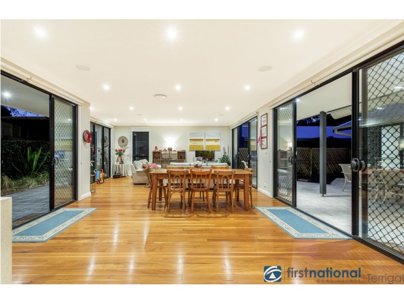 8 Elgata Avenue, North Avoca NSW 2260
