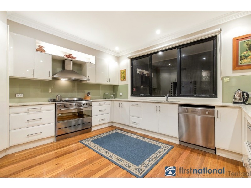 8 Elgata Avenue, North Avoca NSW 2260
