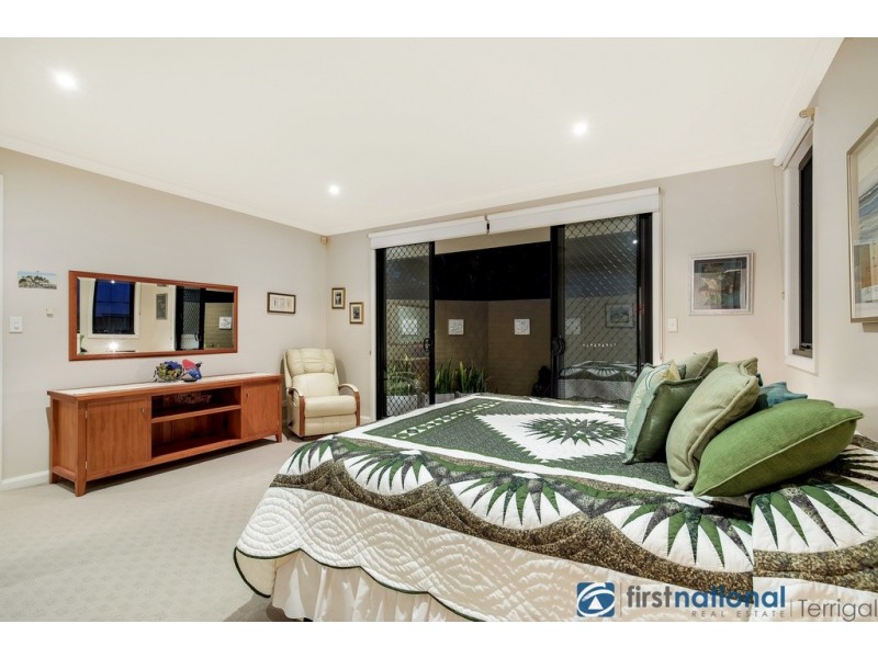 8 Elgata Avenue, North Avoca NSW 2260