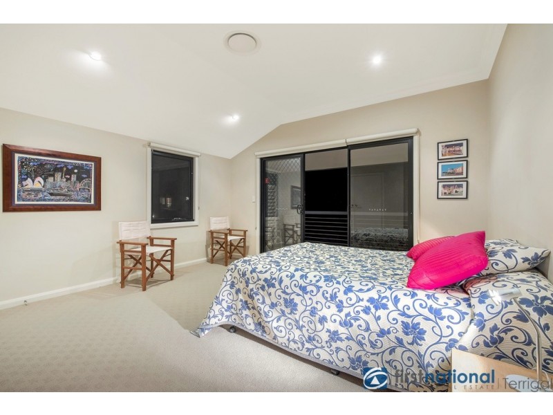 8 Elgata Avenue, North Avoca NSW 2260
