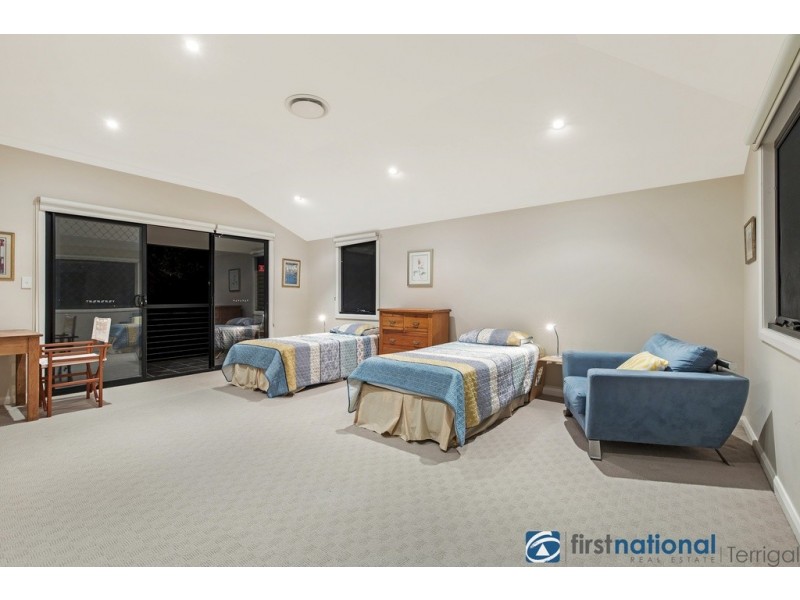 8 Elgata Avenue, North Avoca NSW 2260