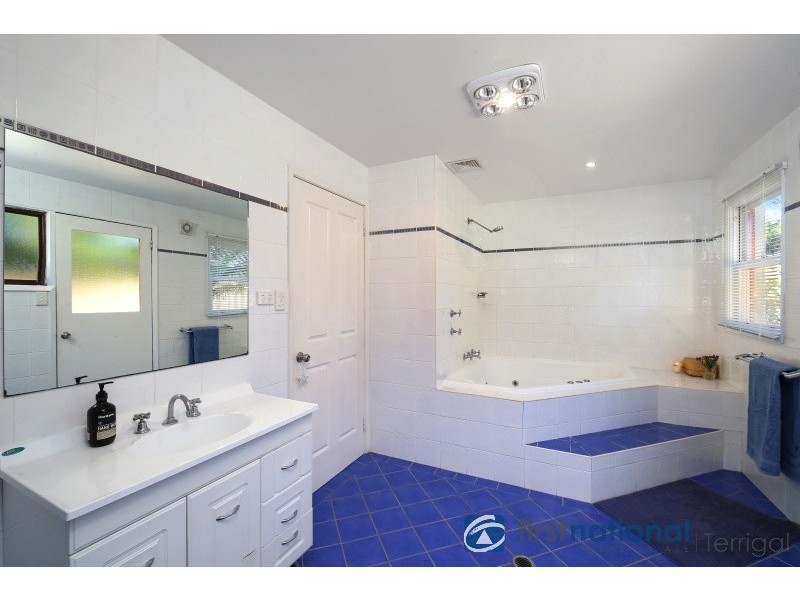 60 Windsor Road, Wamberal NSW 2260