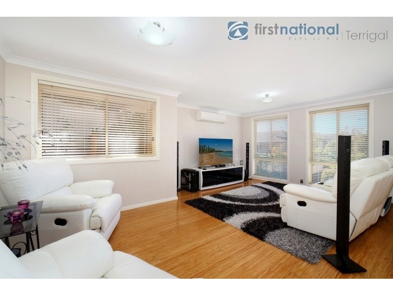 43 Robert Holl Drive, Ourimbah NSW 2258