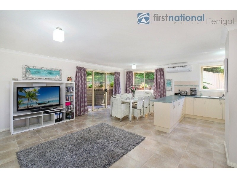 43 Robert Holl Drive, Ourimbah NSW 2258