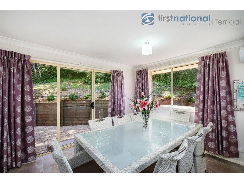 43 Robert Holl Drive, Ourimbah NSW 2258