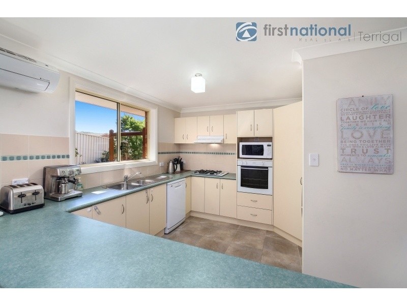 43 Robert Holl Drive, Ourimbah NSW 2258