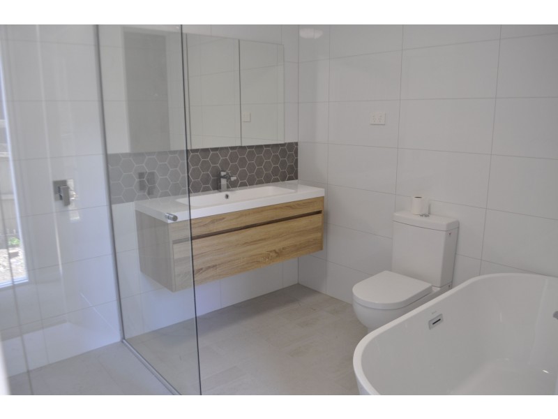 18 Oberton St, Kincumber NSW 2251