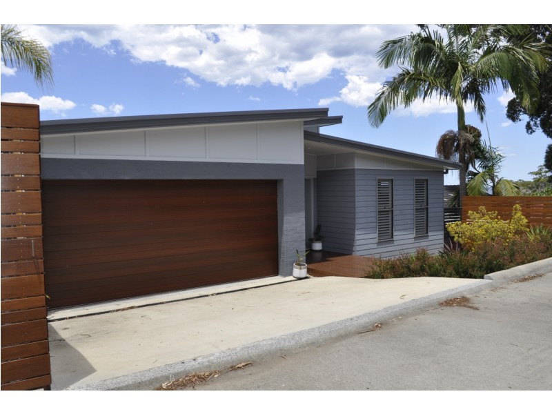 17 Beachcomber Pde, North Avoca NSW 2260
