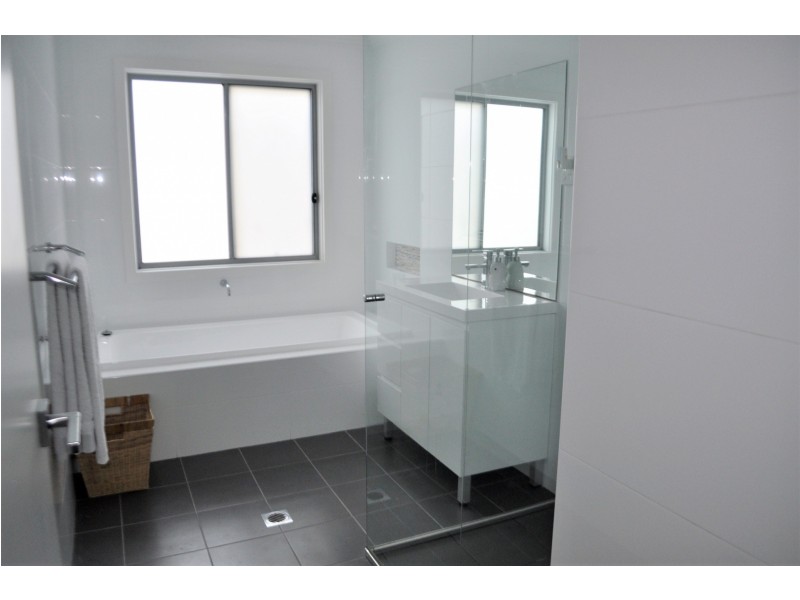 17 Beachcomber Pde, North Avoca NSW 2260