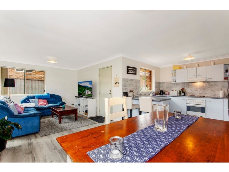 2/5 Aurora Place, Bateau Bay NSW 2261
