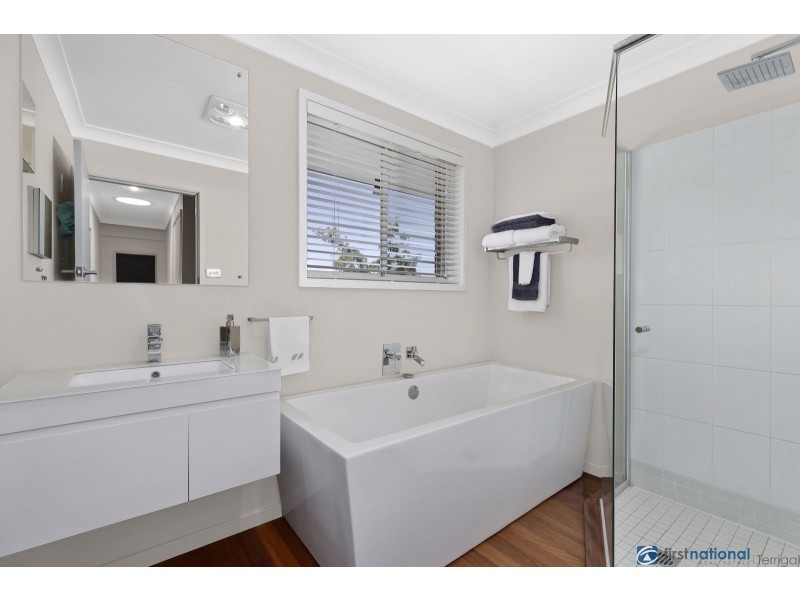 100 Old Gosford Road, Wamberal NSW 2260