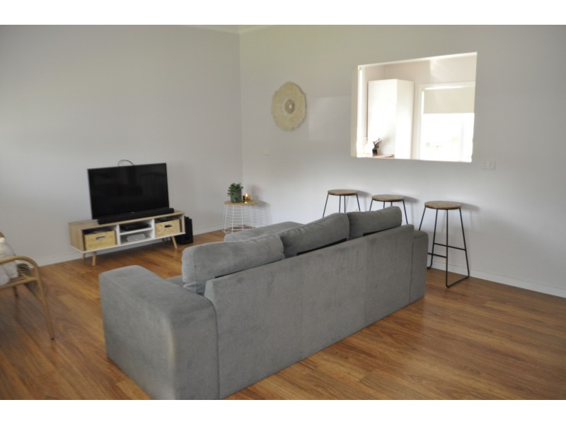 1018 The Entrance Rd, Forresters Beach NSW 2260