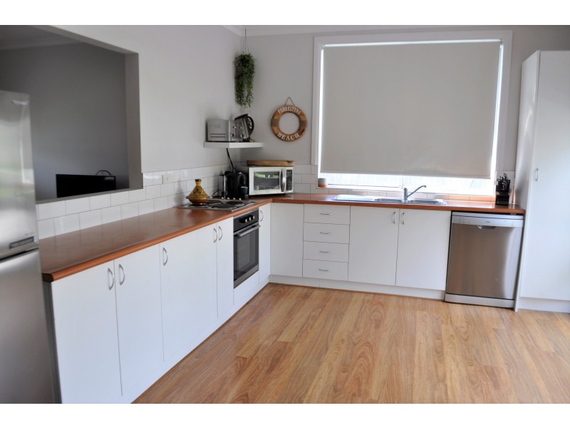 1018 The Entrance Rd, Forresters Beach NSW 2260