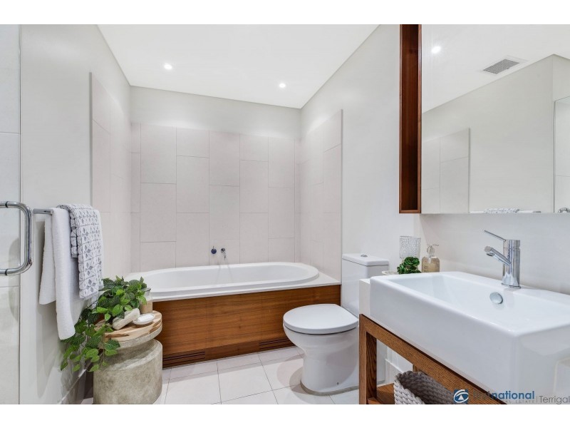 2/2 Whiting Avenue, Terrigal NSW 2260