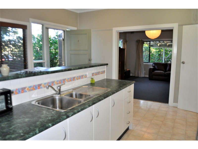 19 North Avoca Parade, North Avoca NSW 2260
